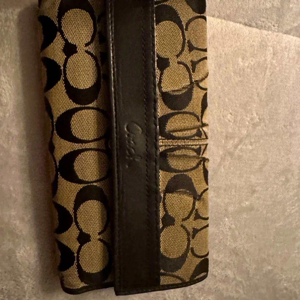 Like new wallet - Picture 1 of 6